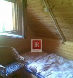 Ponúkame na predaj zrekonštruovanú zrubovú chatu v Zakopci